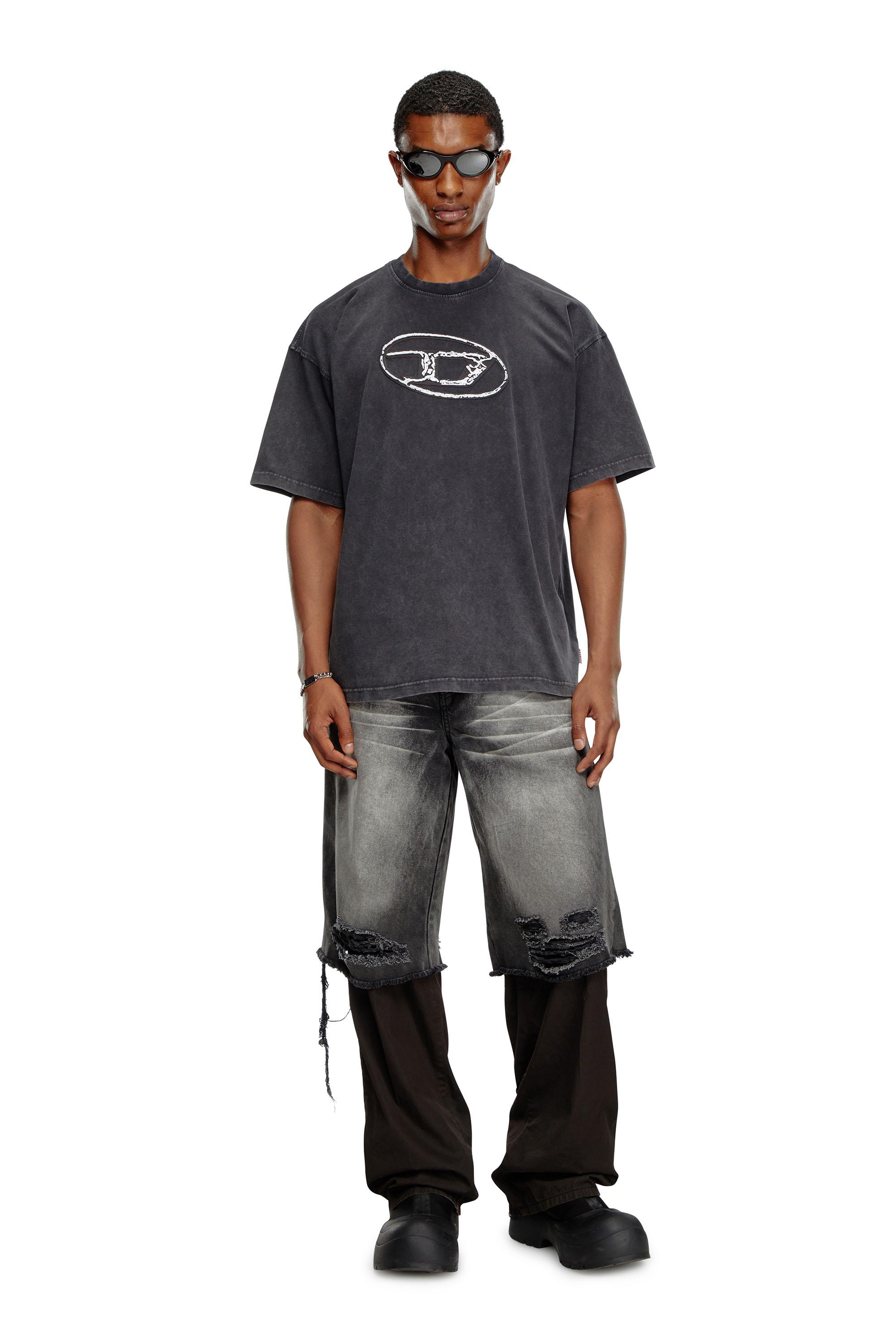 Diesel - T-BOXT-Q22, T-shirt délavé avec imprimé Oval D Homme in Noir - 2