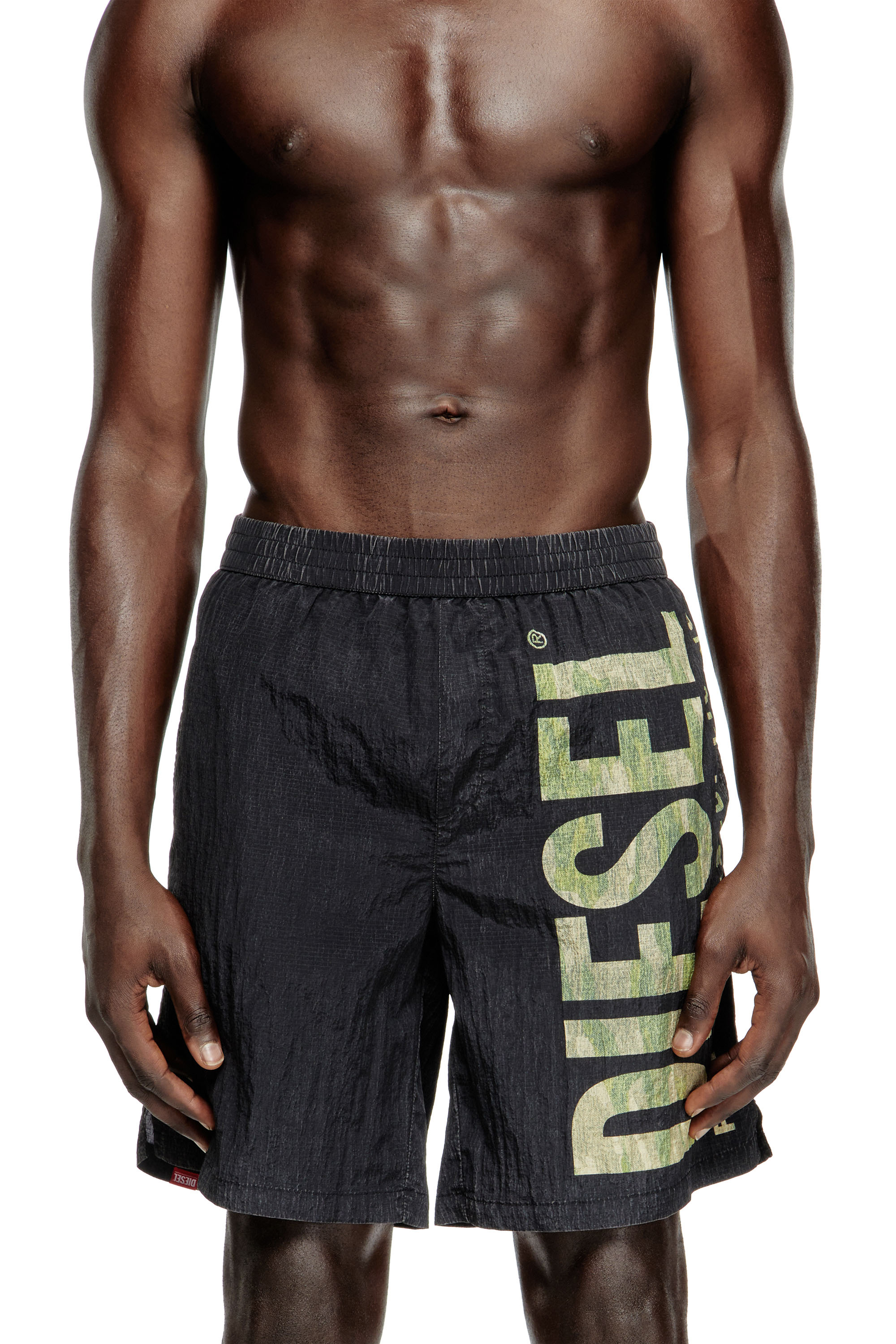 Diesel - POWEL-47.5-UTLT, Male's Board shorts in camo ripstop in Black/Green - 2